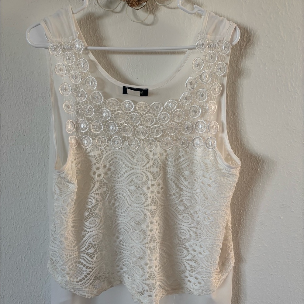 Elegant White Lace Sleeveless Top